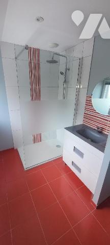 LANVEOC - Centre bourg - Maison de ville avec vue sur rade de Brest et récemment rénovée avec g...