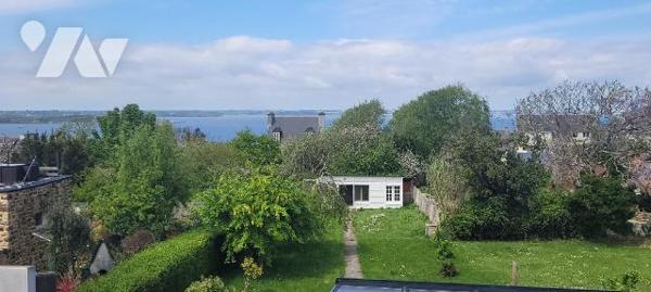 LANVEOC - Centre bourg - Maison de ville avec vue sur rade de Brest et récemment rénovée avec g...