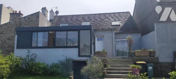 LANVEOC - Centre bourg - Maison de ville avec vue sur rade de Brest et récemment rénovée avec g...