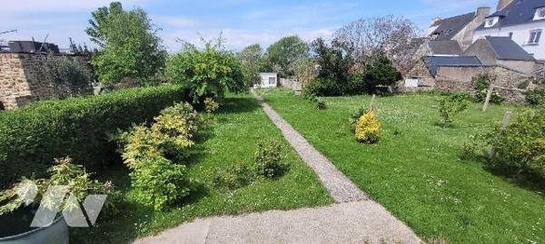 LANVEOC - Centre bourg - Maison de ville avec vue sur rade de Brest et récemment rénovée avec g...