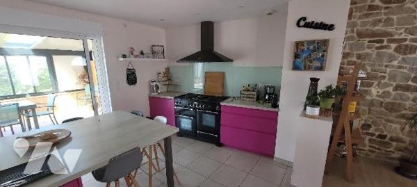 LANVEOC - Centre bourg - Maison de ville avec vue sur rade de Brest et récemment rénovée avec g...