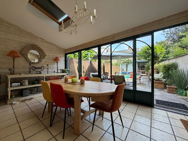 Elégante maison de ville avec piscine et garage en hyper-centre de Périgueux