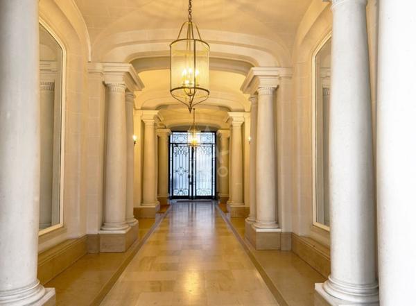 PARIS XVI - VICTOR HUGO/ RAYMOND POINCARE. APPARTEMENT HAUSSMANNIEN 3 CHAMBRES + STUDIO