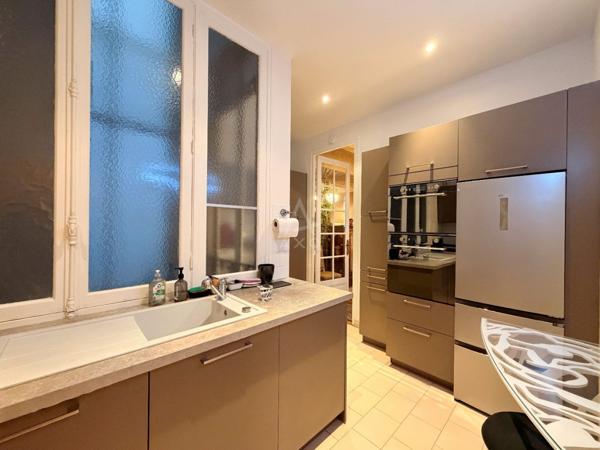 PARIS XVI - VICTOR HUGO/ RAYMOND POINCARE. APPARTEMENT HAUSSMANNIEN 3 CHAMBRES + STUDIO