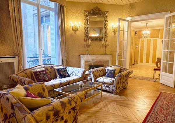 PARIS XVI - VICTOR HUGO/ RAYMOND POINCARE. APPARTEMENT HAUSSMANNIEN 3 CHAMBRES + STUDIO