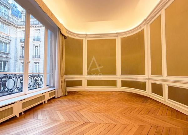 PARIS XVI - VICTOR HUGO/ RAYMOND POINCARE. APPARTEMENT HAUSSMANNIEN 3 CHAMBRES + STUDIO