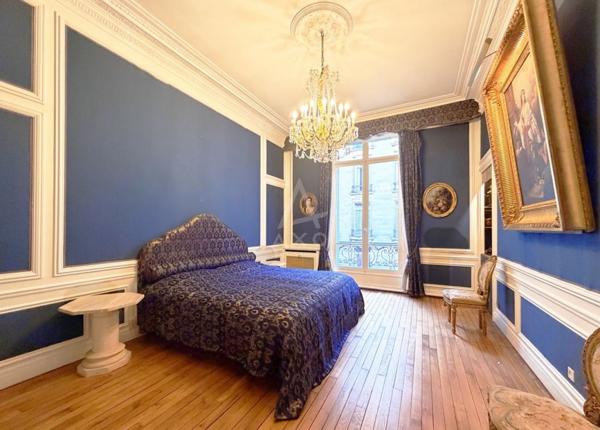 PARIS XVI - VICTOR HUGO/ RAYMOND POINCARE. APPARTEMENT HAUSSMANNIEN 3 CHAMBRES + STUDIO