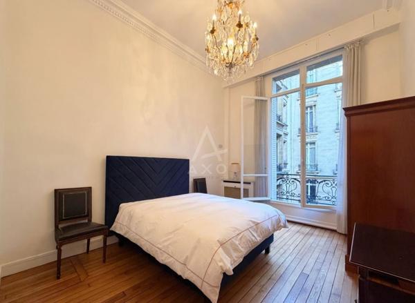 PARIS XVI - VICTOR HUGO/ RAYMOND POINCARE. APPARTEMENT HAUSSMANNIEN 3 CHAMBRES + STUDIO