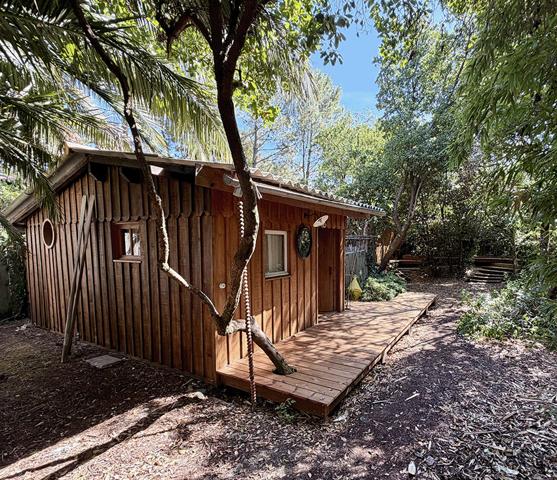 Cap Ferret 44 hectares 2eme ligne, plage du Mimbeau, 5 ravissantes cabanes bois sur terrain de 980 m2