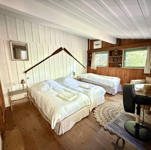 Cap Ferret 44 hectares 2eme ligne, plage du Mimbeau, 5 ravissantes cabanes bois sur terrain de 980 m2