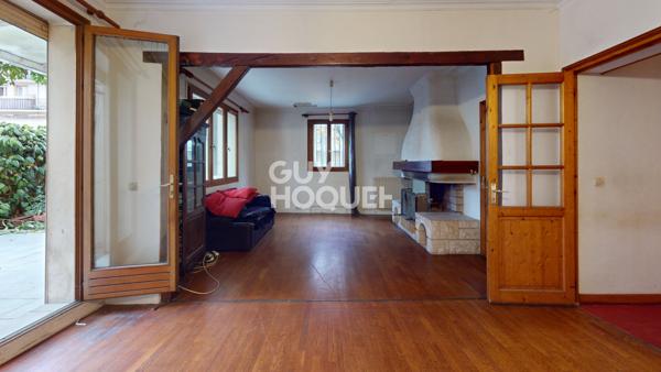 Rare aux Lilas : charme de l' ancien avec cheminée, terrasse et fort potentiel créatif.