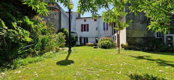 Maison de village 10 pièce(s) 5 chambre(s) 373 m²