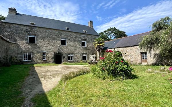 Maison à vendre    9 pièces •  Saint-Renan