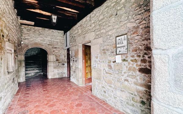 Maison à vendre    9 pièces •  Saint-Renan