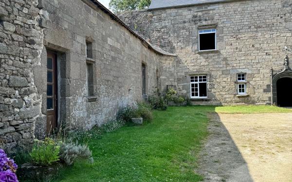 Maison à vendre    9 pièces •  Saint-Renan