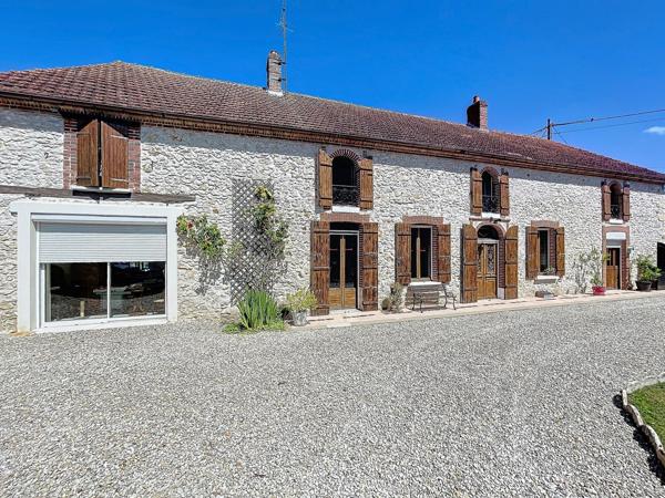 Longère de plus de 300 m² habitable, entièrement restaurée