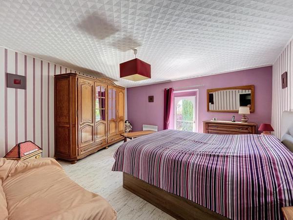 Longère de plus de 300 m² habitable, entièrement restaurée