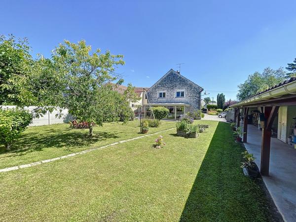 Longère de plus de 300 m² habitable, entièrement restaurée