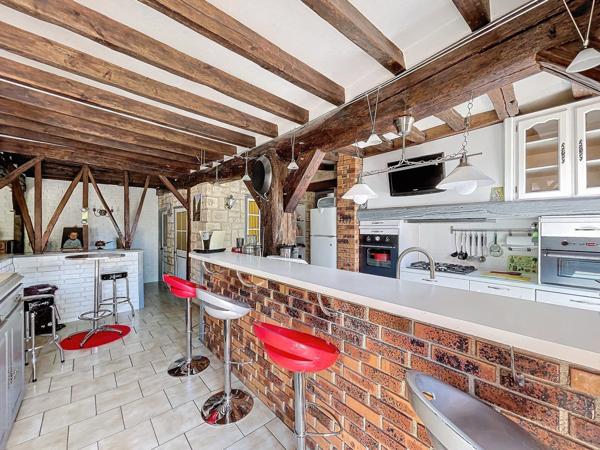 Longère de plus de 300 m² habitable, entièrement restaurée