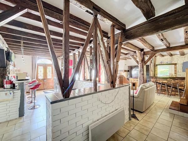 Longère de plus de 300 m² habitable, entièrement restaurée