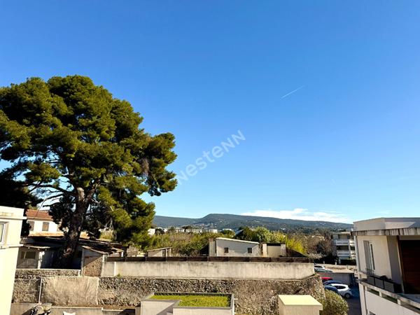 Appartement La Ciotat de 1 pièces de 33.27 m² avec garage dans résidence avec piscien