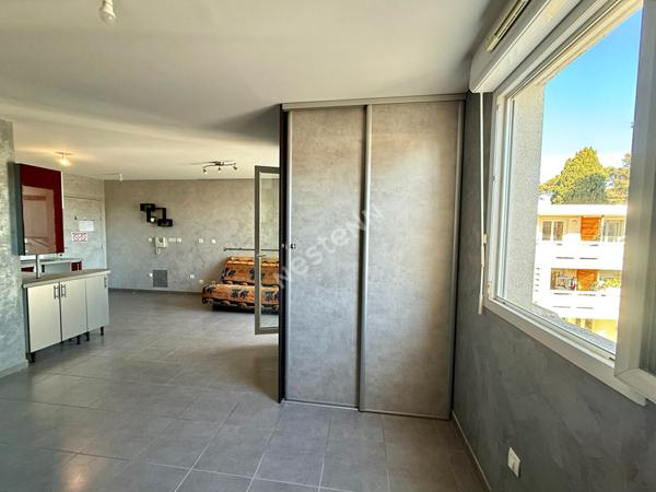 Appartement La Ciotat de 1 pièces de 33.27 m² avec garage dans résidence avec piscien