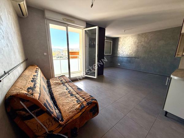 Appartement La Ciotat de 1 pièces de 33.27 m² avec garage dans résidence avec piscien