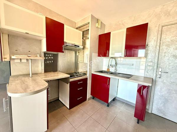 Appartement La Ciotat de 1 pièces de 33.27 m² avec garage dans résidence avec piscien