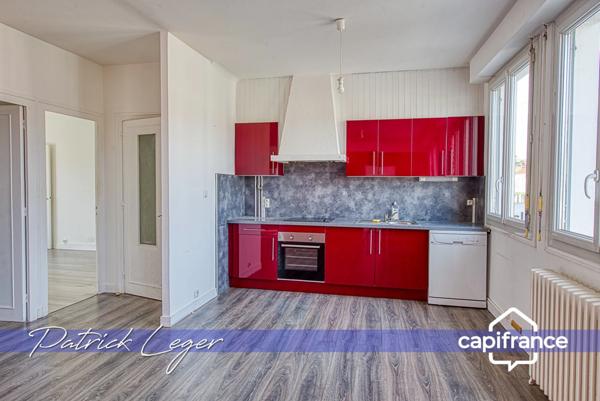 Immeuble de rapport de 160 m², avec local commercial au rez-de-chaussée, appartement T4 à l’étage, à 20 minutes à pied de la gare de La Rochelle.