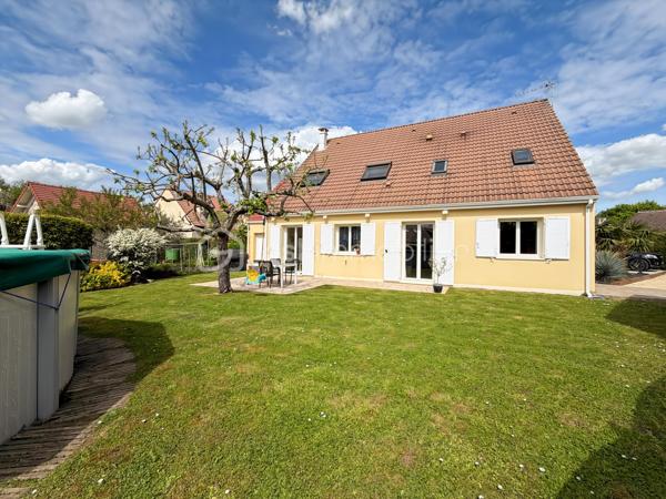 *** EXCLUSIVITÉ BSK IMMOBILIER ***

Au calme et proche commodités (3 min à pied), dans un environnement privilégié, cette maison offre un cadre de vie paisible et confortable idéal pour une famille. 

Edifiée sur un terrain clos de 655 m2, elle séduira par ses 165 m² habitables, répartis en 7 pièces lumineuses et spacieuses.

La maison se compose au RDC d'une large entrée "cathédrale", d'un salon-séjour traversant de plus de 40 m2 baigné de lumière et d'une grande cuisine ouvrable sur la pièce à vivre. 
WC, buanderie et garage double avec porte motorisée. 
A l'étage, une élégante coursive dessert une salle d'eau et 4 chambres dont une belle suite parentale de 20 m2 avec salle d'eau privative. 

À l'extérieur, profitez d'une terrasse accueillante pour des déjeuners en plein air, d'une aire de pétanque et d'une piscine rafraîchissante pour vous détendre en été. A noter la capacité de stationnement plusieurs véhicules dans l'enceinte de la propriété, à l'abri de la route. 

Une localisation idéale dans St germain. Un bien spacieux, soigné et bien équipé. Des prestations de qualité : porte d'entrée changée, double vitrage PVC, double garage + local supplémentaire. 

A visiter absolument.