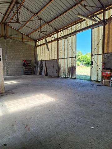 Hangar 175 m2 & ses annexes sur TERRAIN CONSTRUCTIBLE, proche Fresnay sur Sarthe, 35min le MANS, 15 min ALENCON