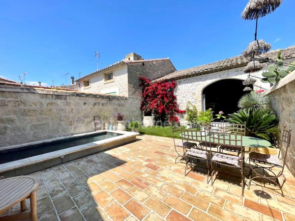 MAISON INTRA-MUROS AVEC PATIO ET PISCINE