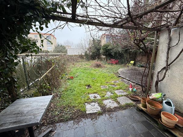 Ensemble immobilier avec 4 appartements surface au sol 196m²- Parcelle de 401 m²