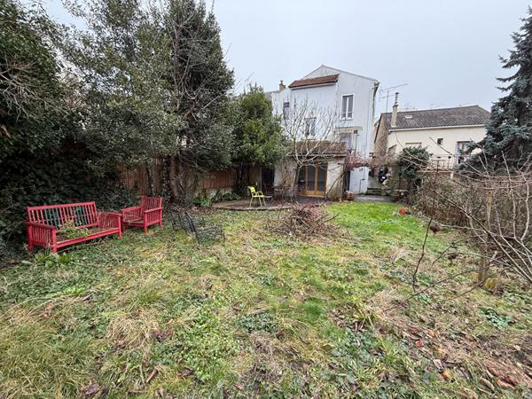 Ensemble immobilier avec 4 appartements surface au sol 196m²- Parcelle de 401 m²