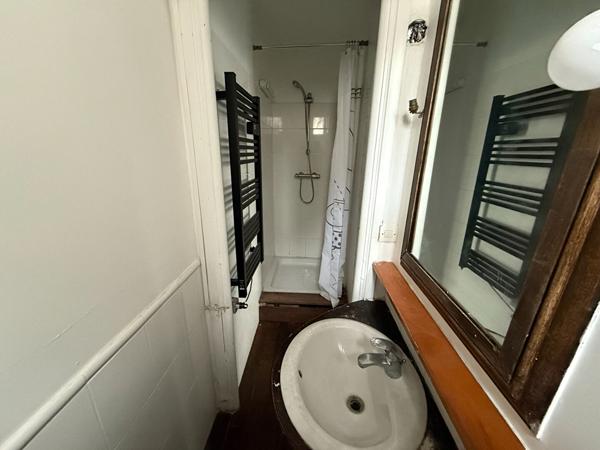 Ensemble immobilier avec 4 appartements surface au sol 196m²- Parcelle de 401 m²