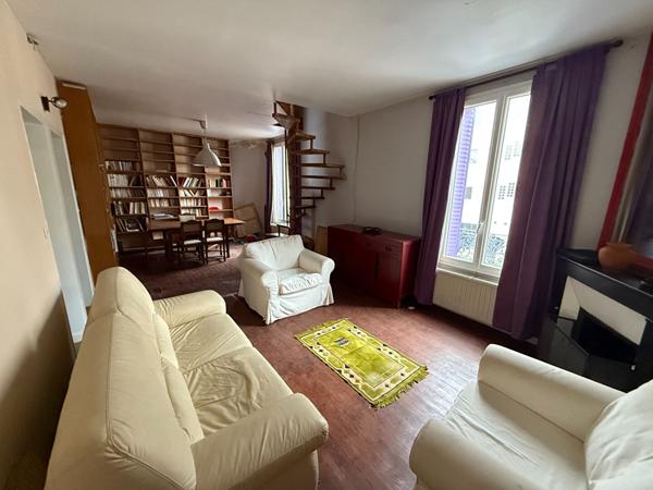 Ensemble immobilier avec 4 appartements surface au sol 196m²- Parcelle de 401 m²
