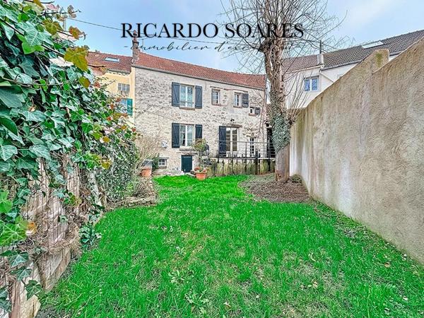 VEMARS 95470 - MAISON DE CARACTÈRE EN PIERRES / 3 CHAMBRES / GRENIER AMÉNAGEABLE / JARDIN / CAVE TOTAL