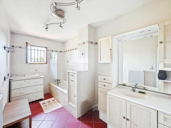 Simandres (69360) Maison familiale de 131m2 avec piscine 4 chambres lumineuse sans vis à vis