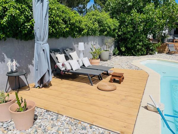 Propriété de caractère plain-pied avec piscine
