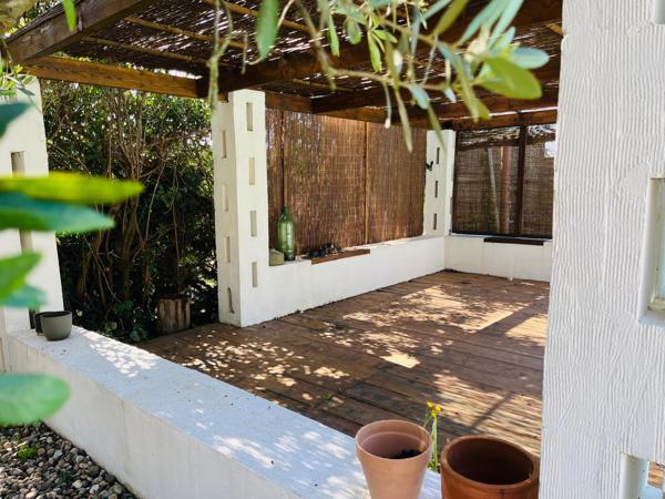 Propriété de caractère plain-pied avec piscine