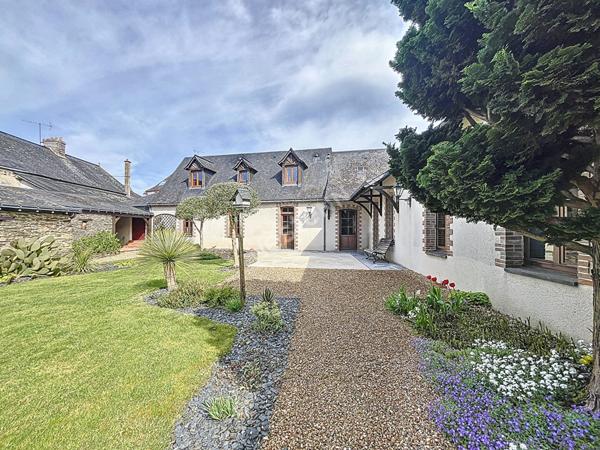 Vente grande maison de plus de 210m2, sur un terrain de plus de 1000m2 au coeur de Loiré