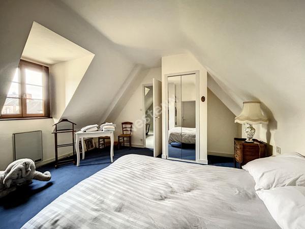 Vente grande maison de plus de 210m2, sur un terrain de plus de 1000m2 au coeur de Loiré