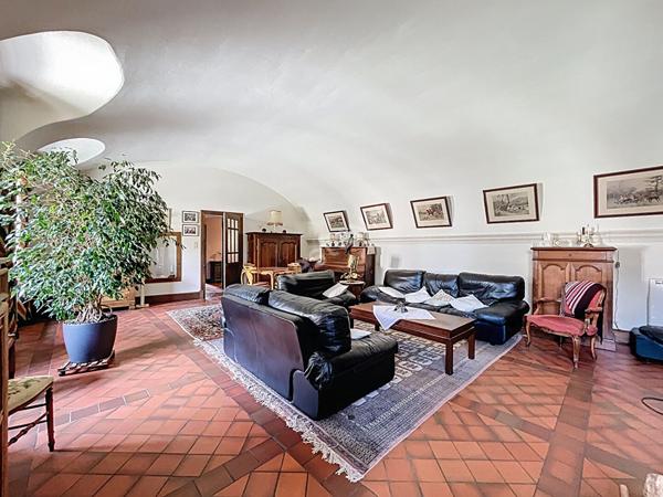 Vente grande maison de plus de 210m2, sur un terrain de plus de 1000m2 au coeur de Loiré