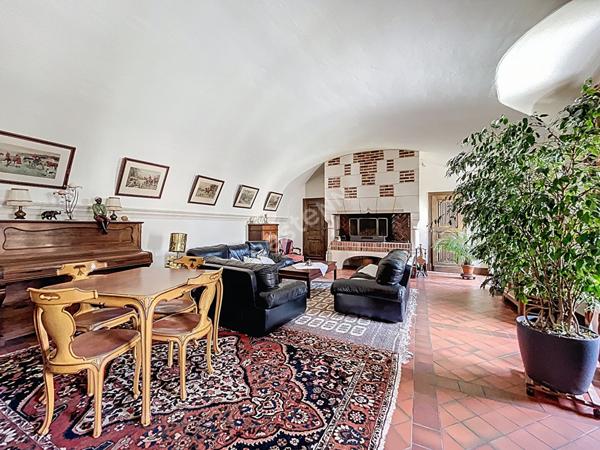 Vente grande maison de plus de 210m2, sur un terrain de plus de 1000m2 au coeur de Loiré