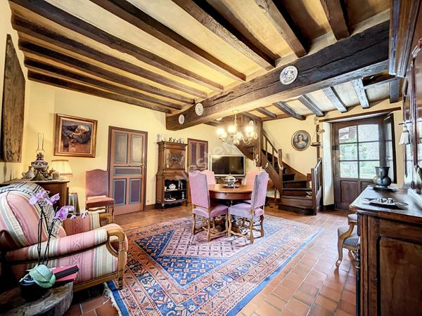 Vente grande maison de plus de 210m2, sur un terrain de plus de 1000m2 au coeur de Loiré