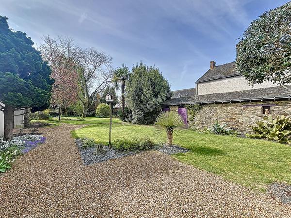 Vente grande maison de plus de 210m2, sur un terrain de plus de 1000m2 au coeur de Loiré