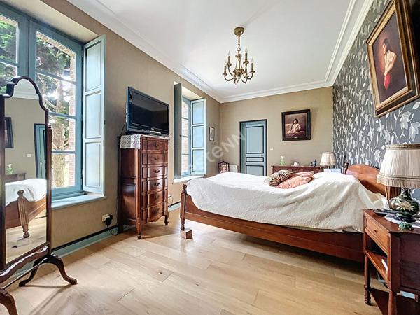 Vente grande maison de plus de 210m2, sur un terrain de plus de 1000m2 au coeur de Loiré