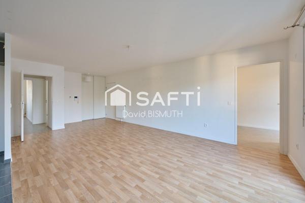 Appartement 4 pièces 3 chambres de 80 m2 avec Balcon et Place de parking au sous sol DPE "C"