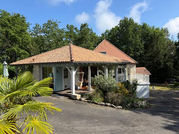 47300 LE LEDAT Maginifique villa au Lédat avec piscine et dépendances
