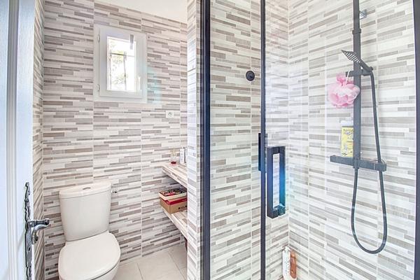 A VENDRE Maison spacieuse avec PISCINE et terrain clos et arboré de 4000m² - Un véritable coup de coeur !